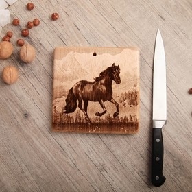Доска из массива кедра «Лошадь», квадратная, 18 × 18 см фото 1